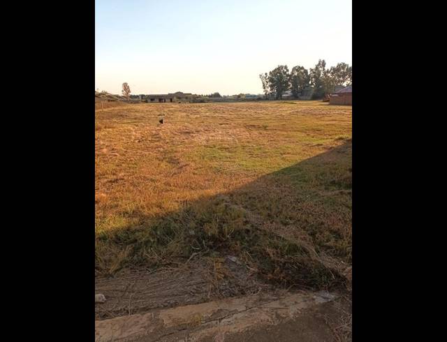 LAND FOR SALE IN NORTON HOME ESTATE